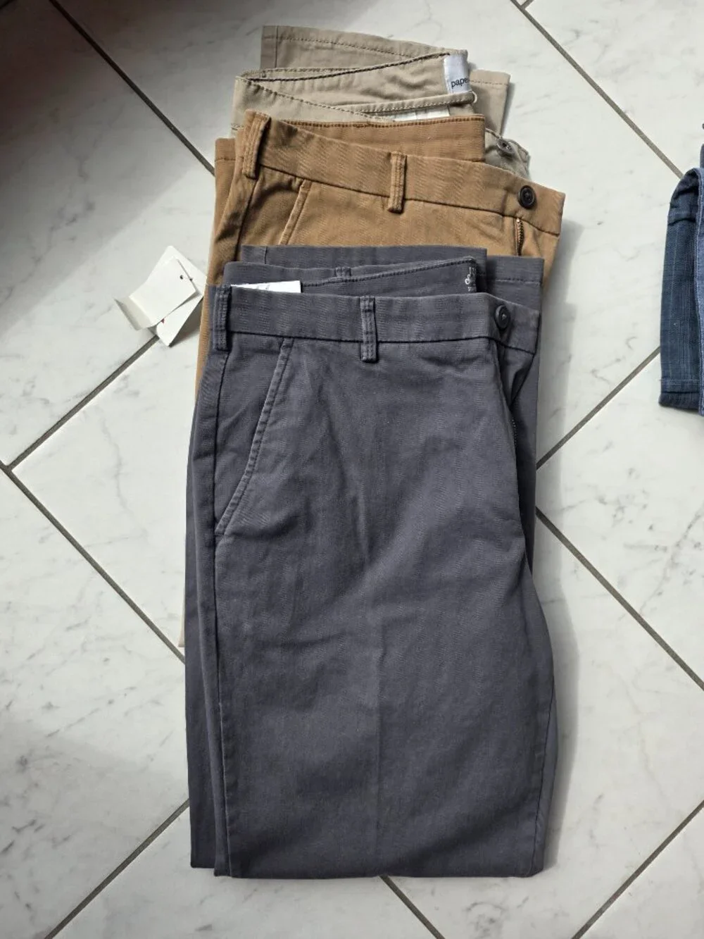 27 PAIR OF MENS 32/33 BANANA REPUBLIC CHINO & SLACKS - Picture 6 of 6